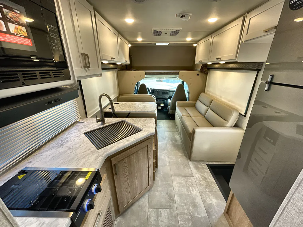 2026 Thor Motor Coach Freedom Elite 28HZ, Photos photo 3