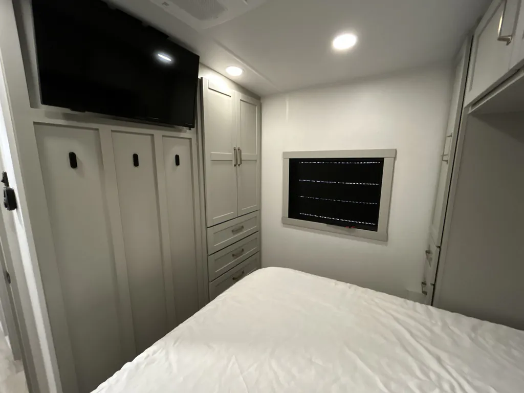 2025 Brinkley Model Z AIR 295, Photos photo 14