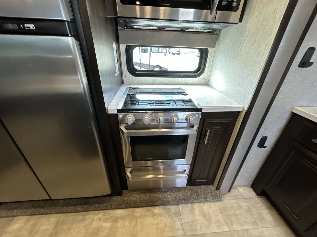 2019 Grand Design Momentum 381M, Photos photo 9