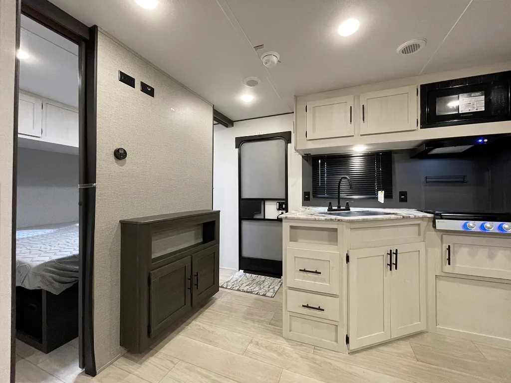 2027 Shasta I-5 527BHS, Photos photo 11