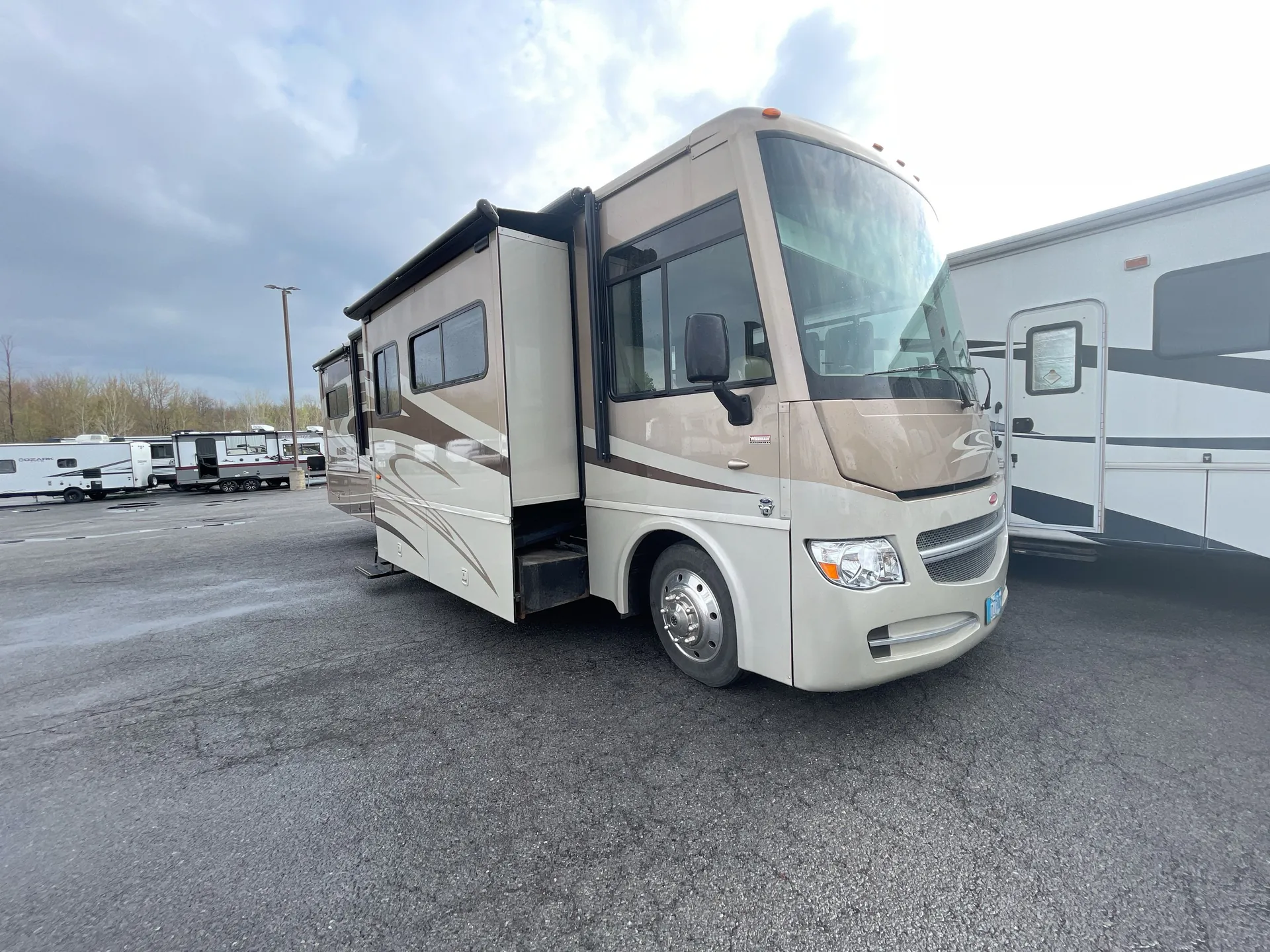 2012 Winnebago Sightseer 33C - Main photo