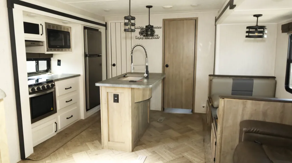 2022 Palomino Puma 32BHFS - Photo 3