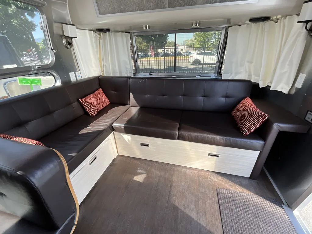 2016 Airstream International 30RB - Photo 2