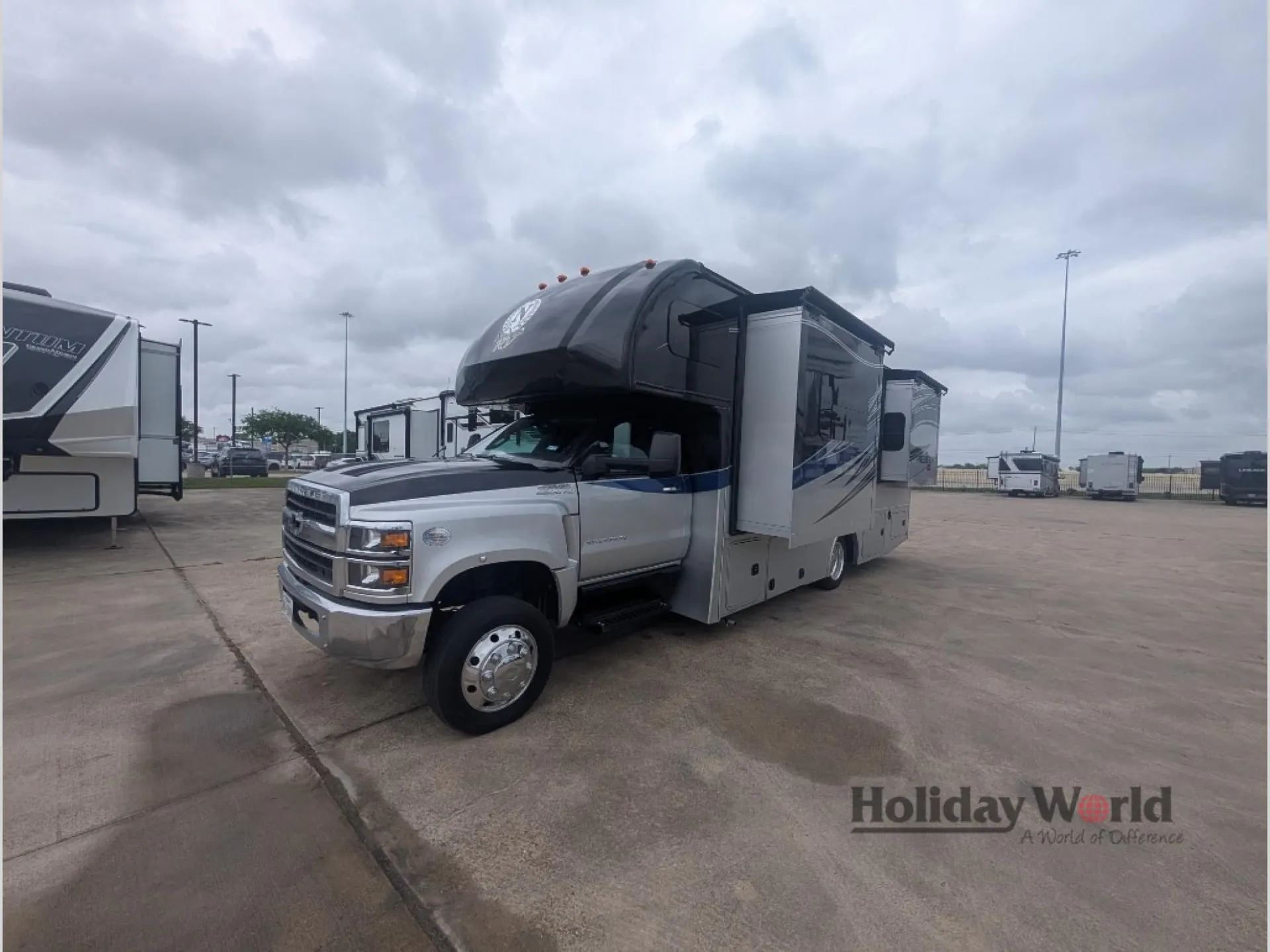 2024 Nexus Rebel 31R - Photo 3