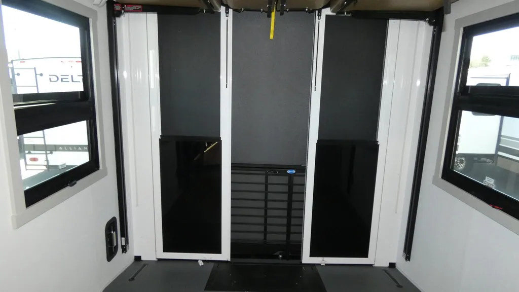 2026 Brinkley Model G 4150, Photos photo 23