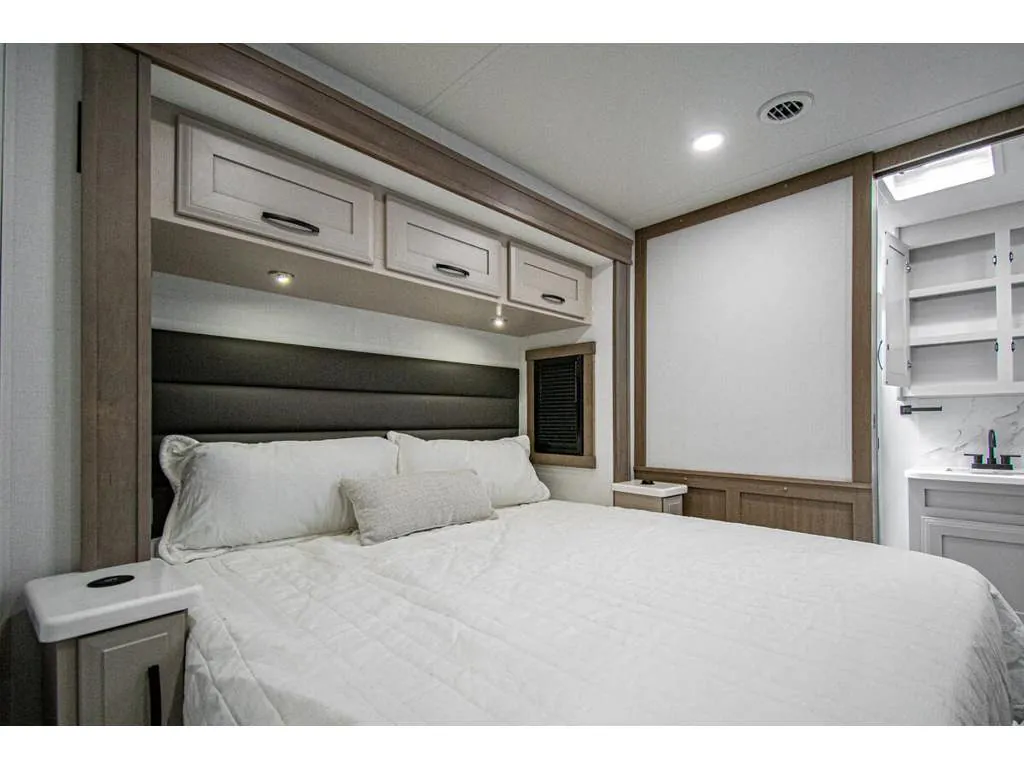 2027 Entegra Coach Emblem 36U, Photos photo 29