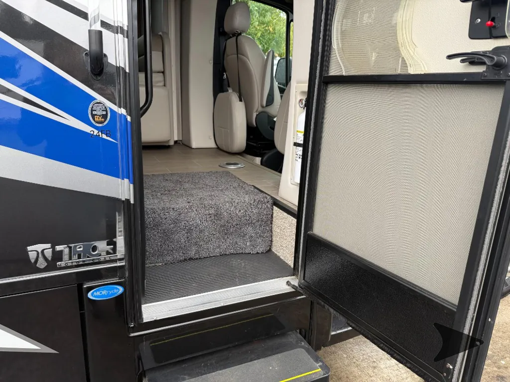 2022 Thor Motor Coach Tiburon 24FB, Photos photo 8