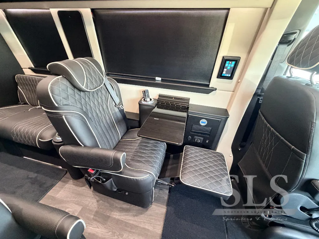 2026 Midwest Automotive Designs Luxe Cruiser D4, Photos photo 27
