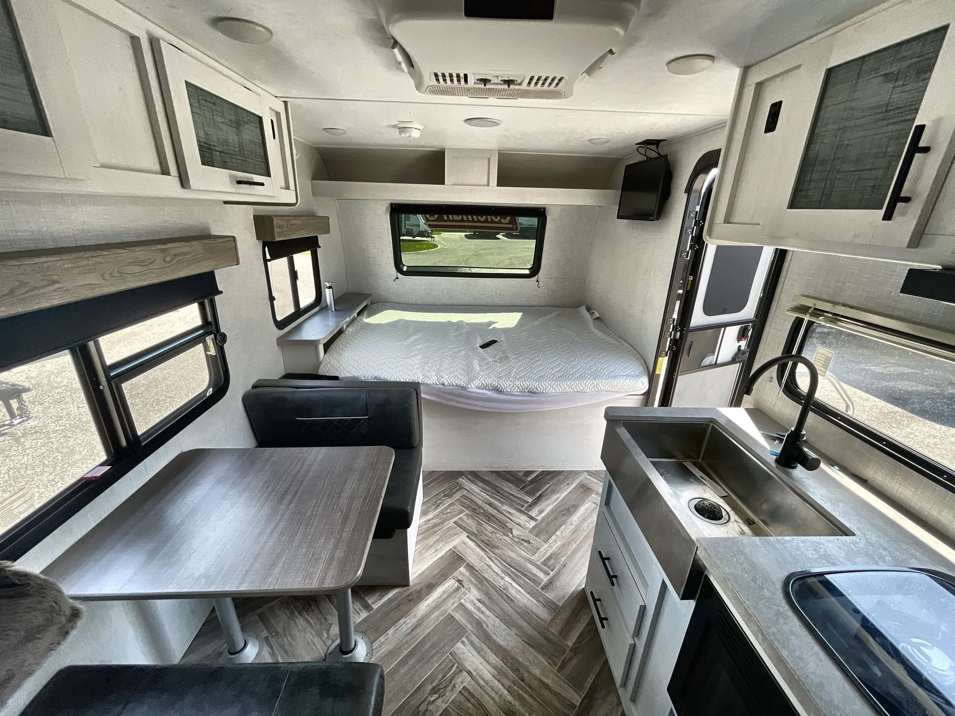 2022 Dutchmen Coleman Rubicon 1628BH — living area main