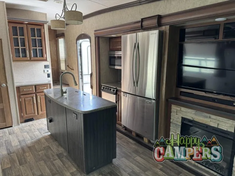 2016 Keystone Montana 3160 RL - Photo 2