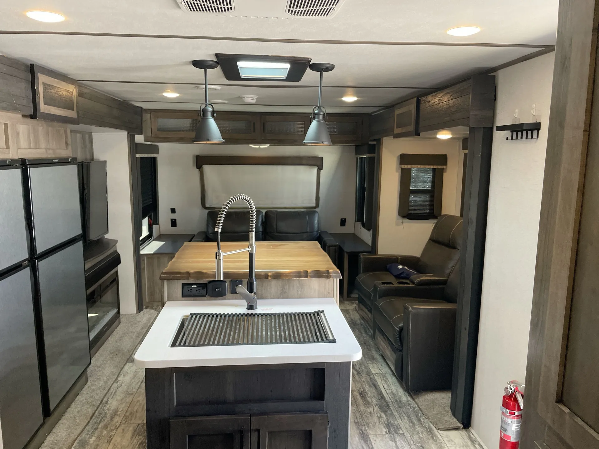 2020 Keystone Sprinter Limited 330KBS — living area main