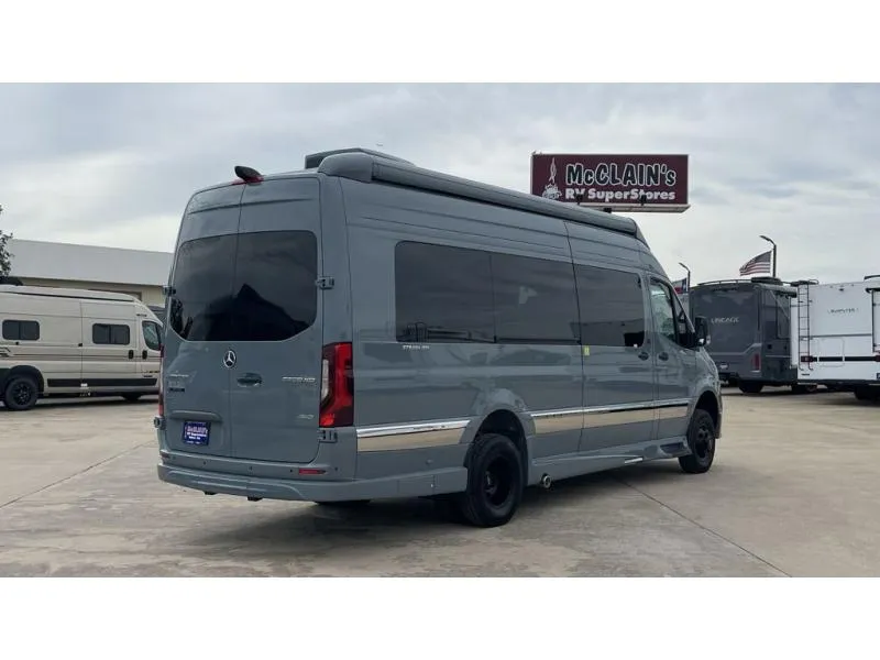 2027 Grech RV Strada-ion AWD New    AWD LOUNGE-ION - Photo 3
