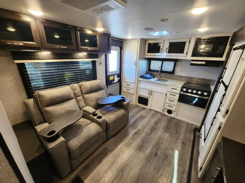 2020 Jayco Jay Feather 22RK dealer photo 4 from Kunes RV