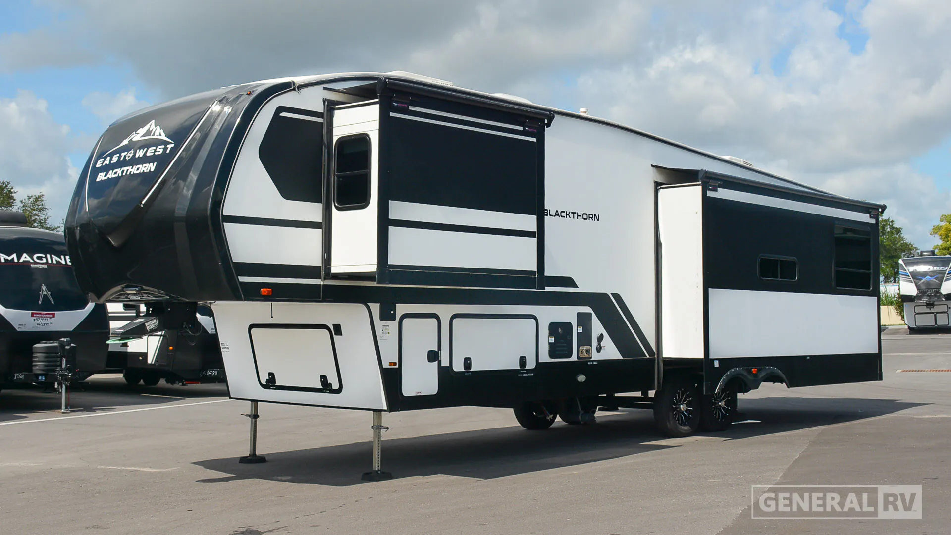 2024 East to West Blackthorn 3300RD dealer photo 5 from General RV