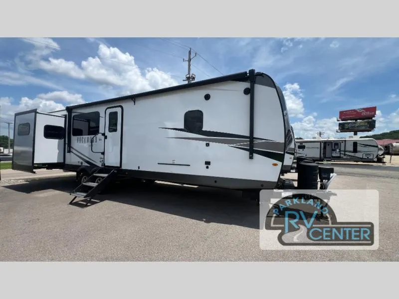 2025 Forest River Rockwood Ultra Lite 2908RL - Photo 2