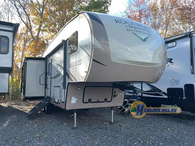 2018 Forest River Rockwood Signature Ultra Lite 8289WS - Photo 2