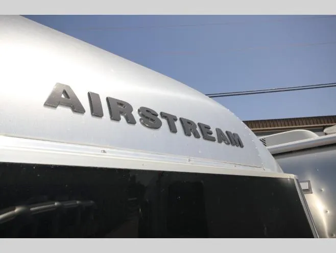 2025 Airstream International 27FB - Photo 3