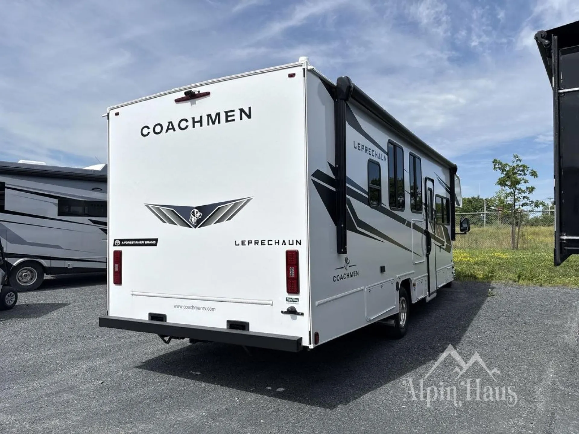 2027 Coachmen Leprechaun 298KB - Ford 450 - Photo 3