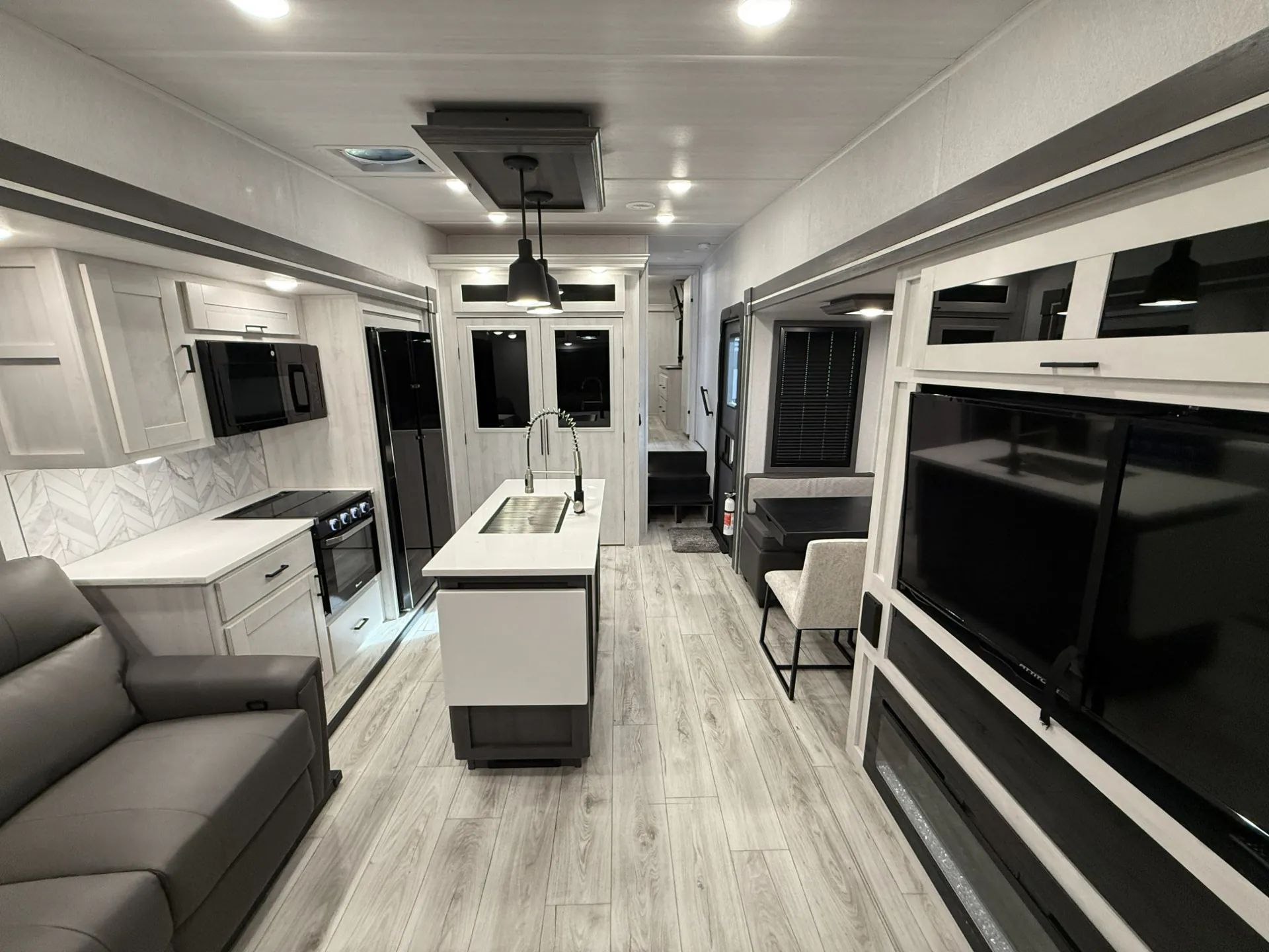 2025 East to West Tandara 321RL-OK - Photo 4