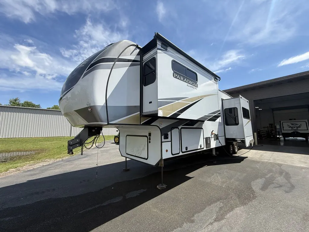 2021 Alliance RV Paradigm 372RK - Photo 4