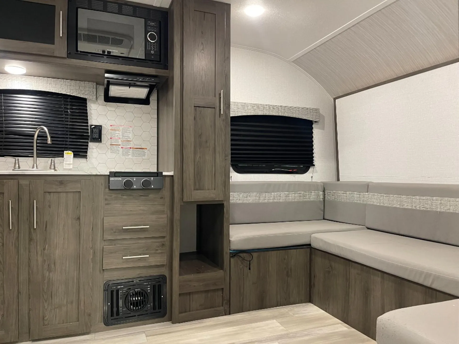 2022 Coachmen Clipper Ultra-Lite 182DBU - Photo 3