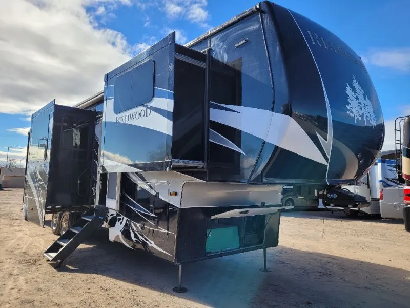 2021 CrossRoads Redwood RW3981FK - Photo 2