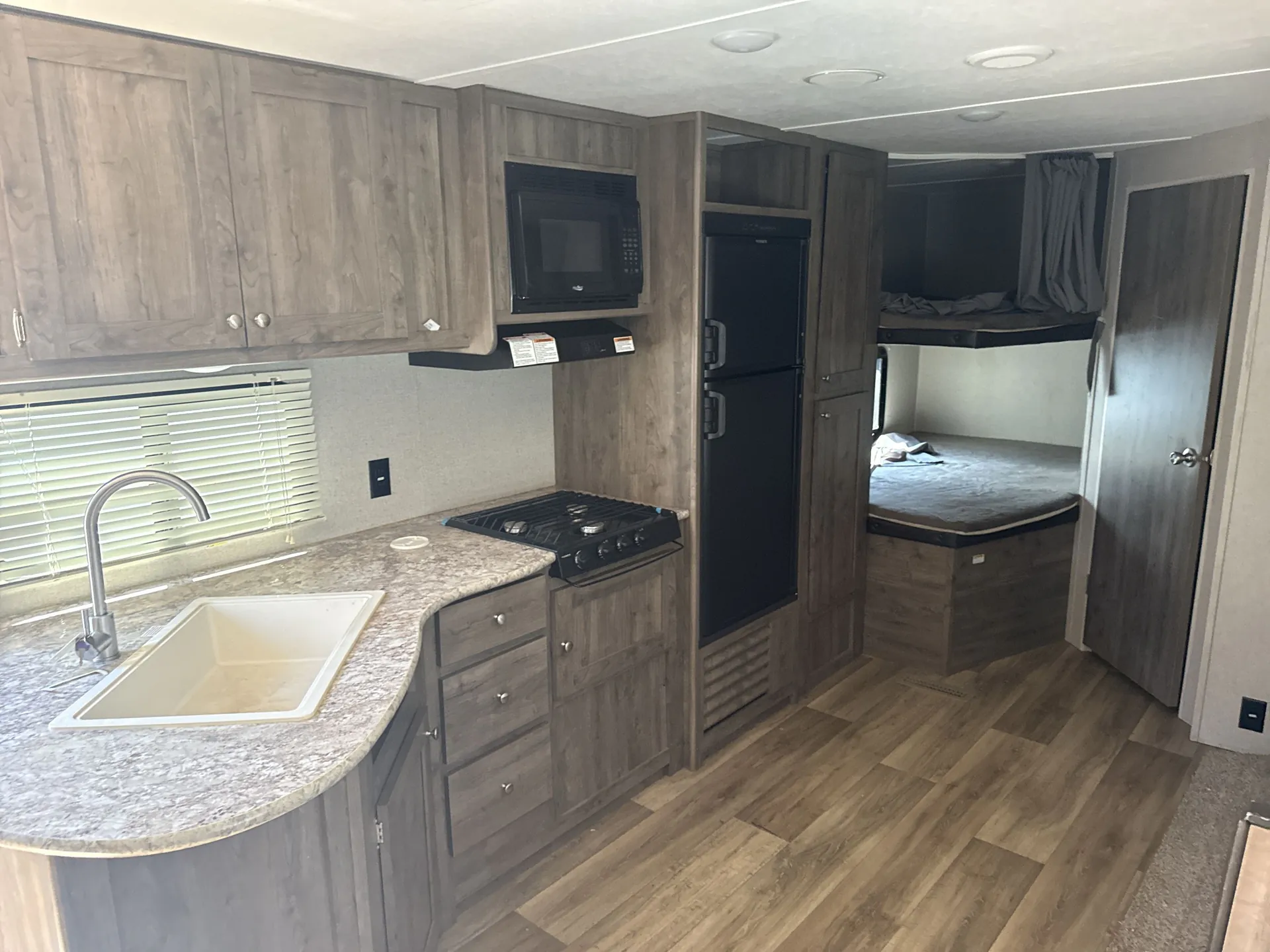 2019 Dutchmen Aspen Trail LE 26BH — living area main