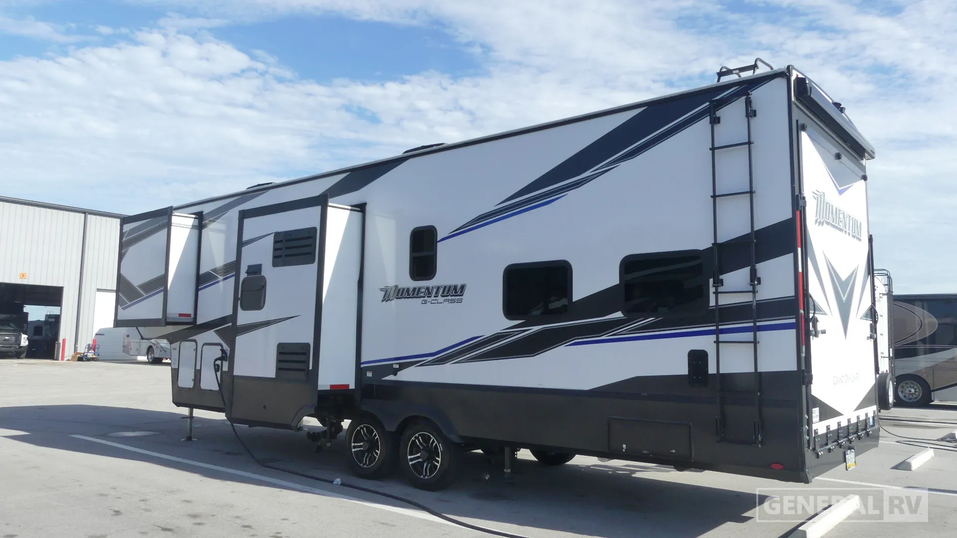 2021 Grand Design Momentum G-Class 320G - Photo 4