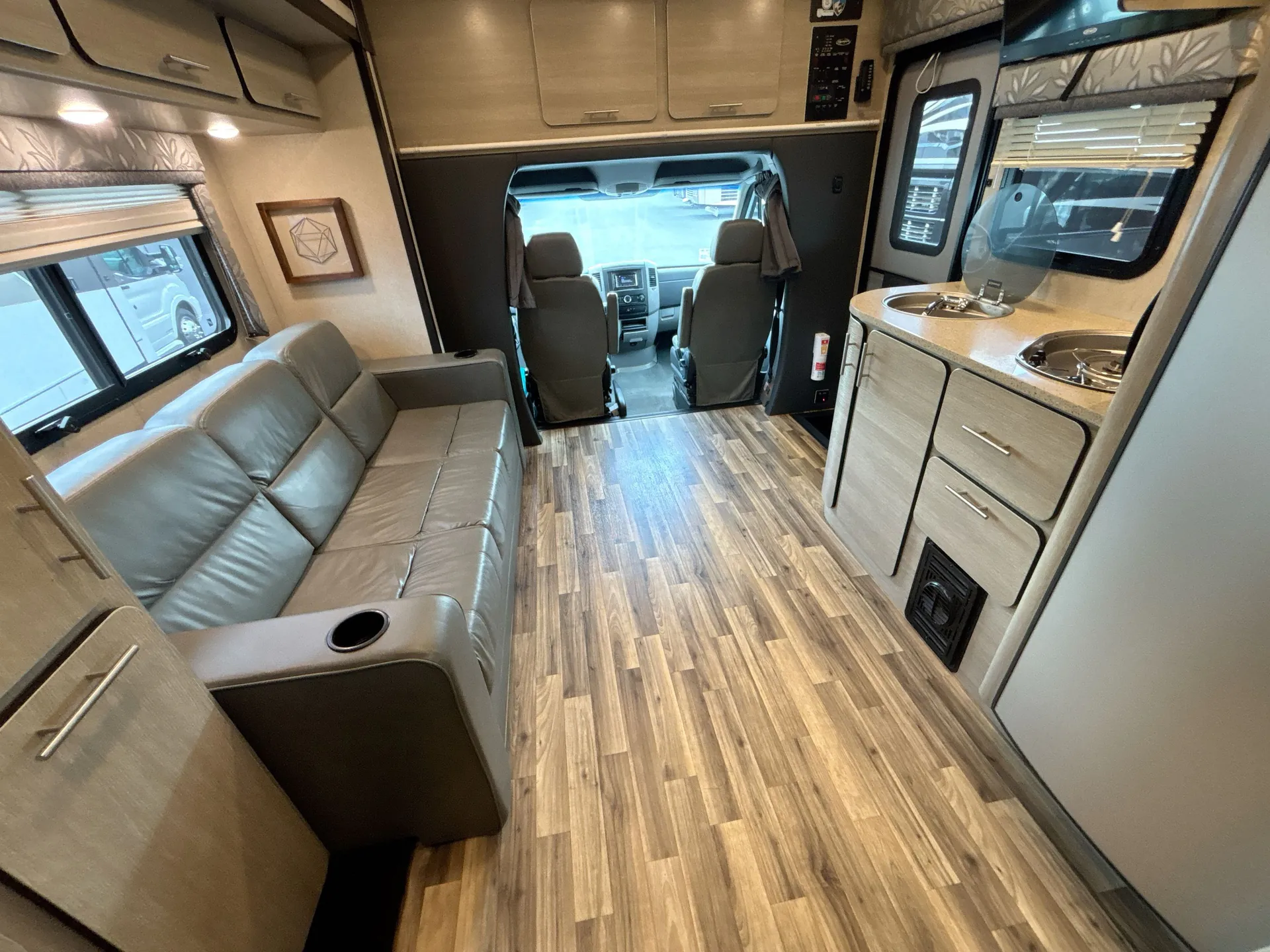 2016 Renegade RV Villagio 25RBS dealer photo 3 from Camping World