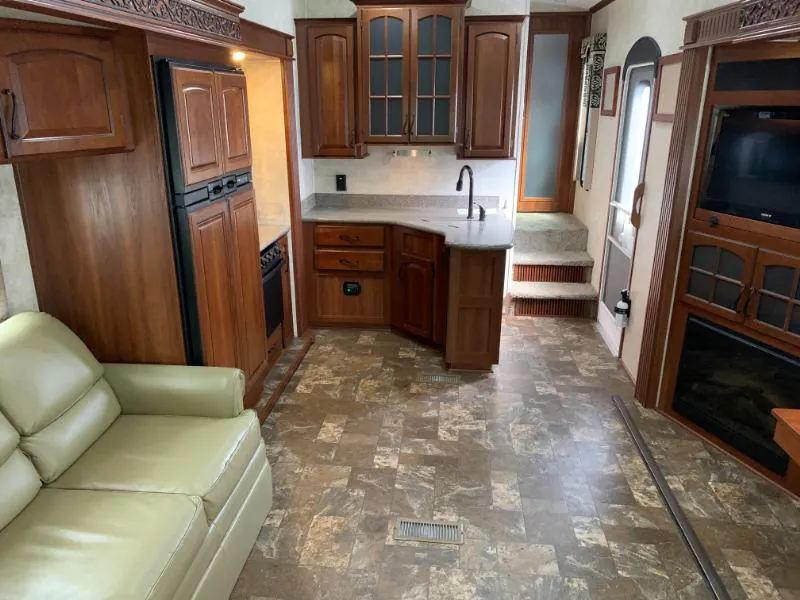 2014 Keystone Montana 3100RL, Photos photo 15