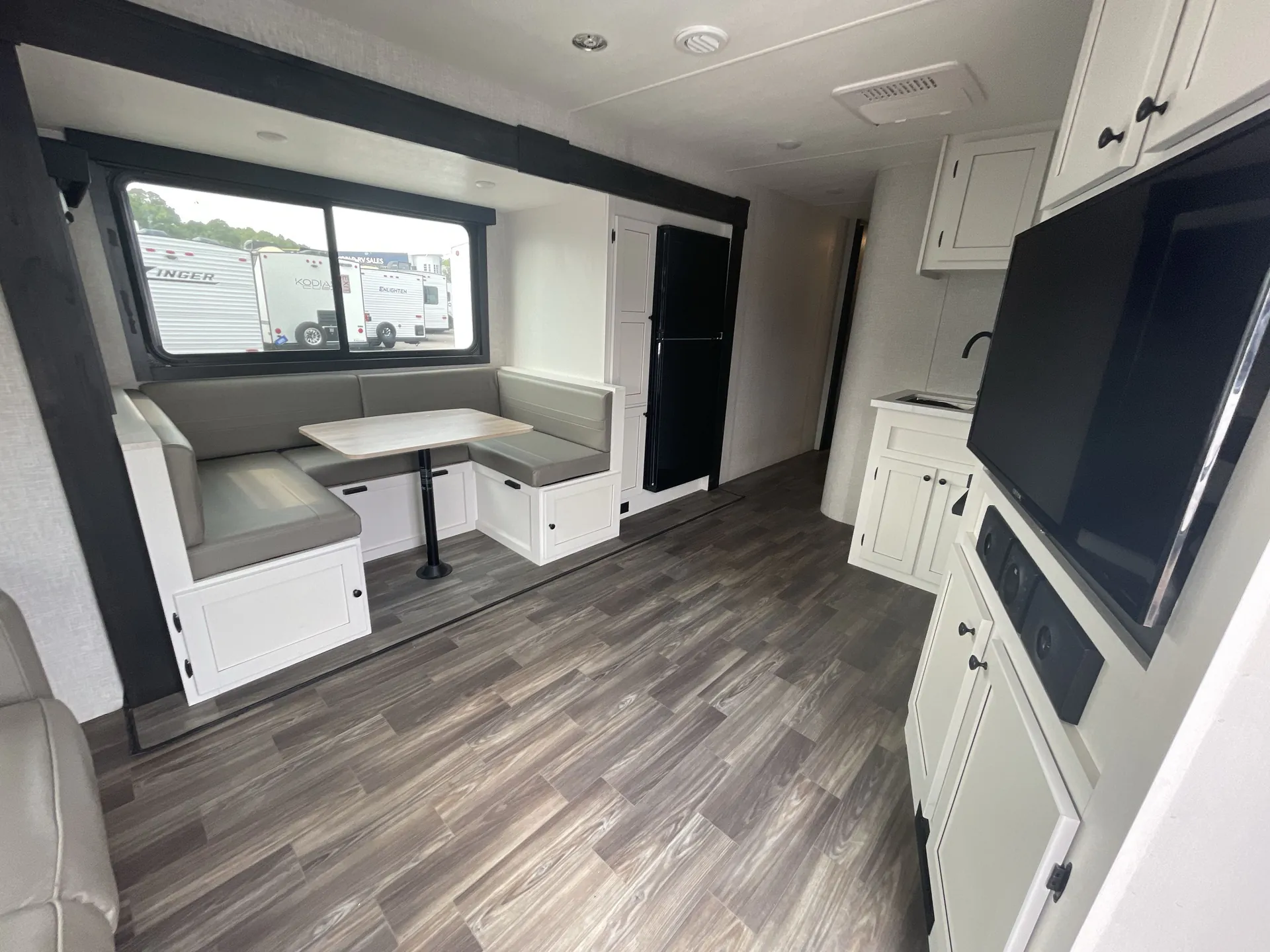 2024 Highland Ridge Range Lite 262RL — living area main