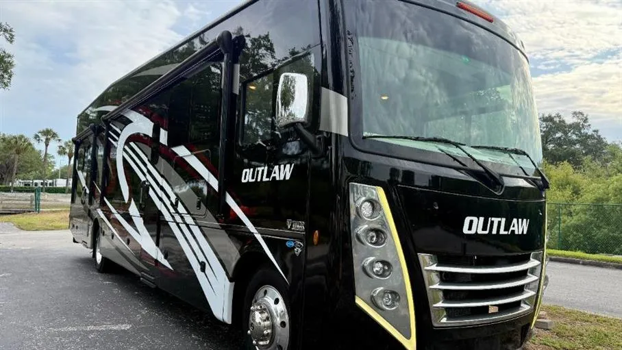 2024 Thor Motor Coach Outlaw 38KB - Photo 2