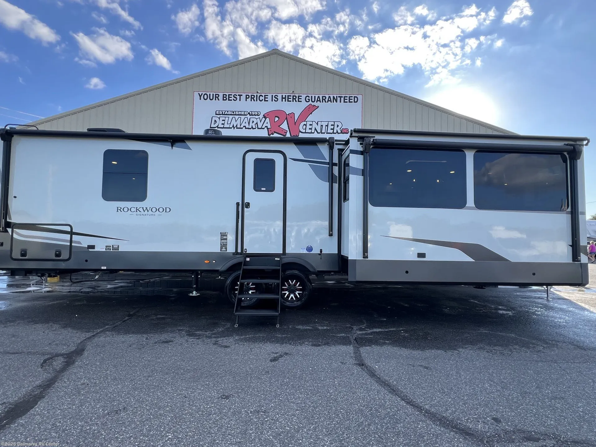 2027 Forest River Rockwood Signature 8391FK - Photo 2