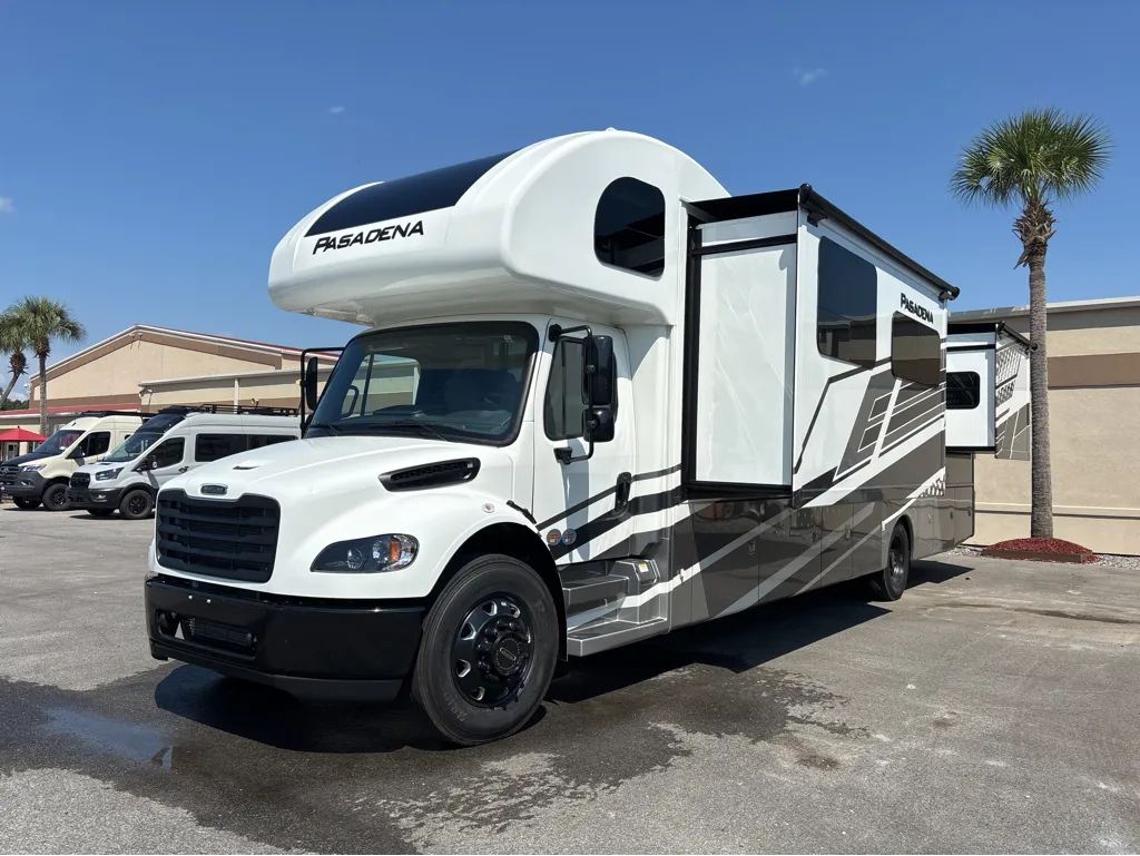 2026 Thor Motor Coach Pasadena 38FX - Photo 4