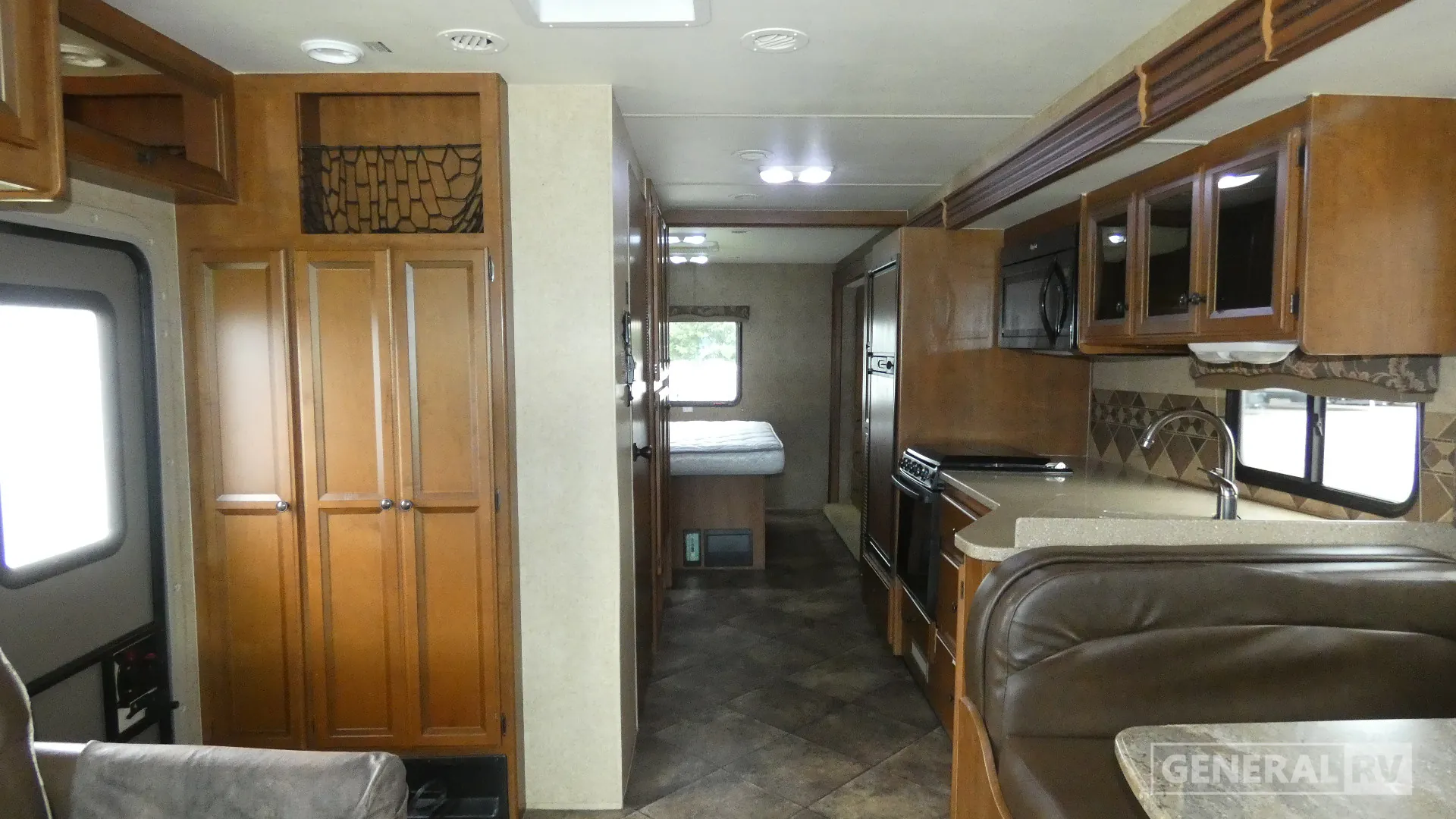 2014 Thor Motor Coach Hurricane 32N - Photo 3