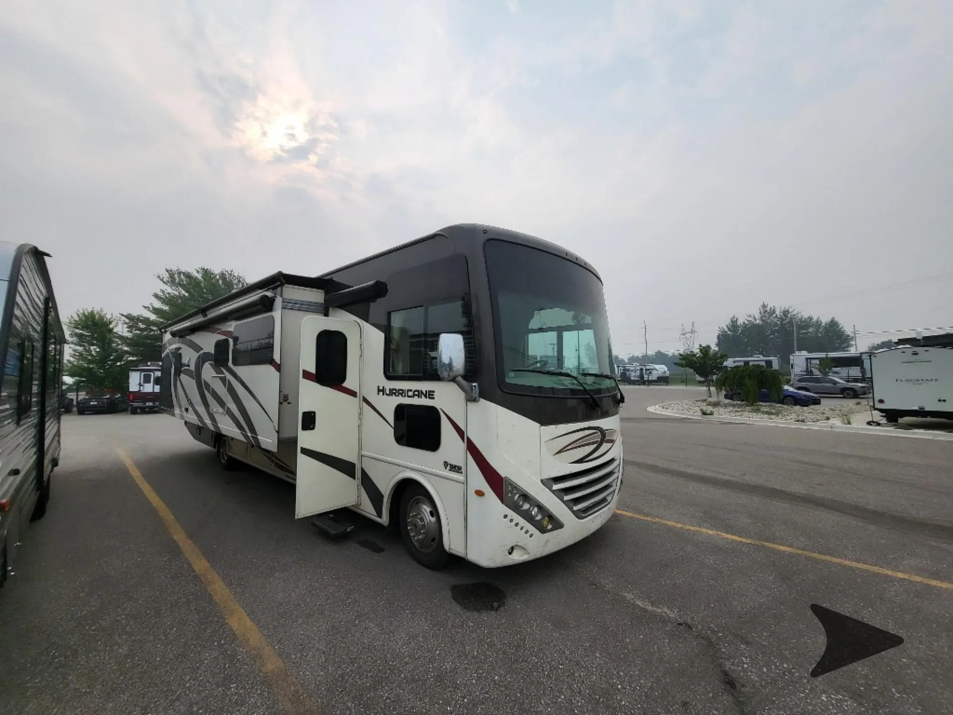 2019 Thor Motor Coach Hurricane 34R - Photo 2