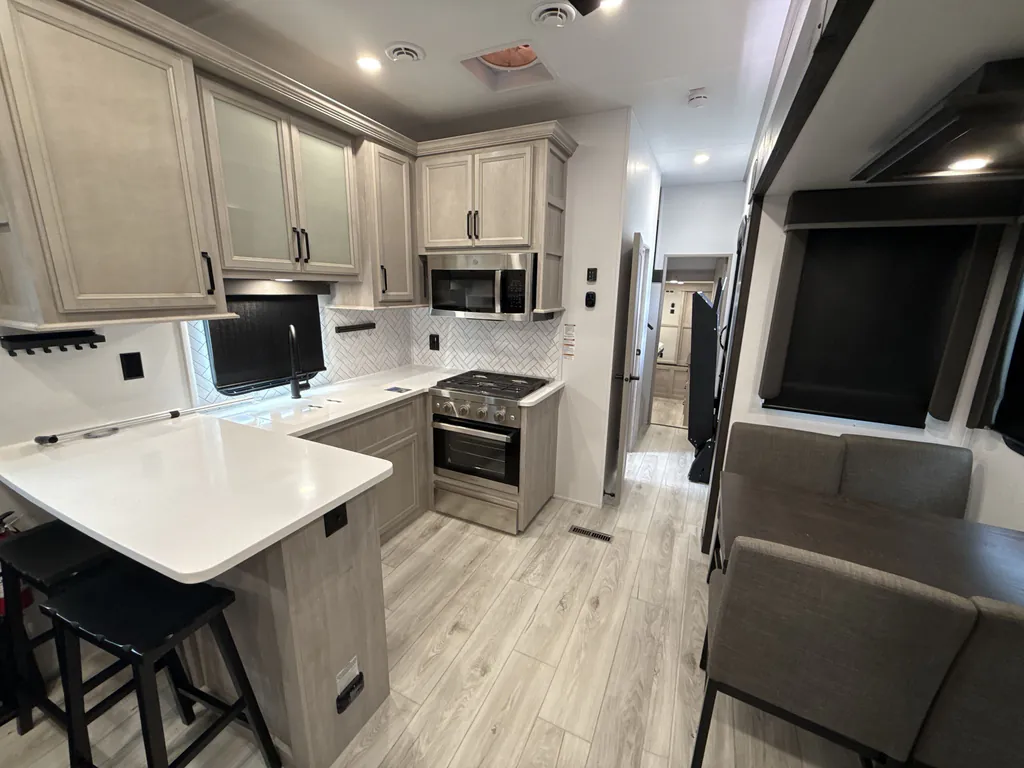 2025 Keystone Montana High Country 377FL, Photos photo 3