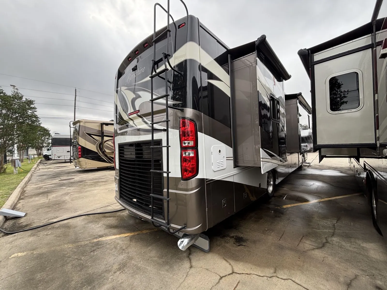 2014 Forest River Berkshire 390FL Class A Diesel - Photo 4