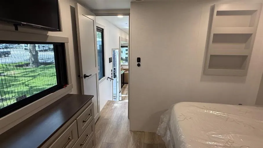 2025 Brinkley Model G 4100, Photos photo 35
