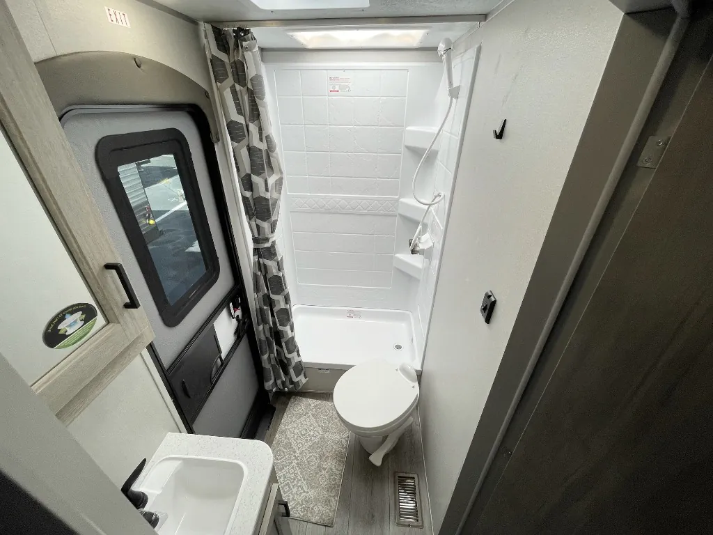 2026 Coachmen Catalina Legacy Edition 273DBHCK, Photos photo 14