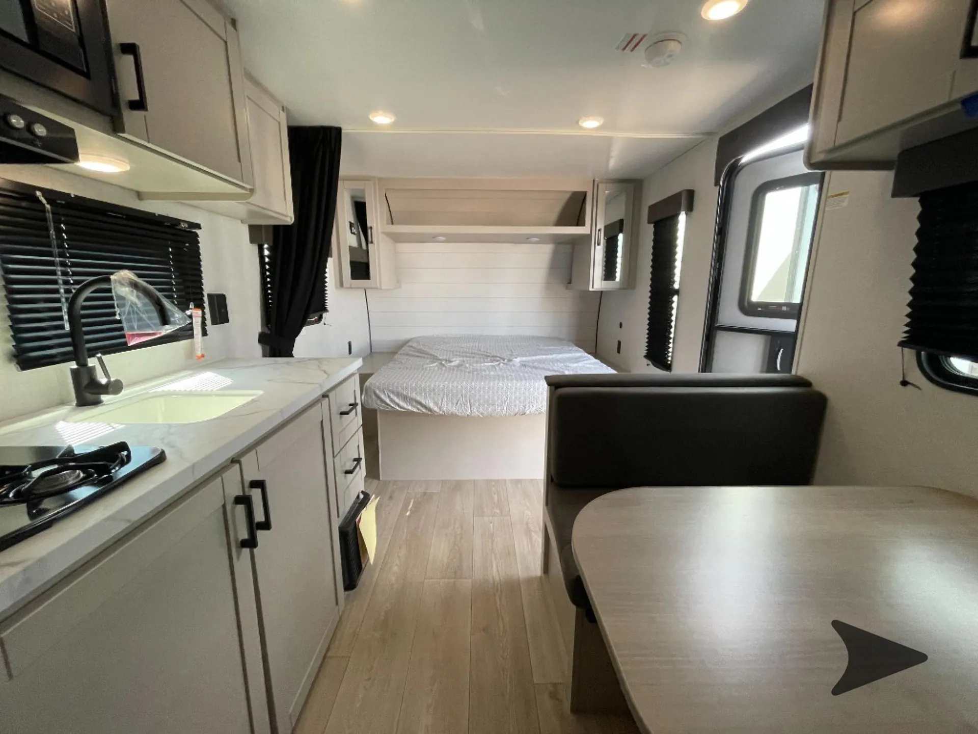 2027 Jayco Jay Flight 175FQW - Photo 3