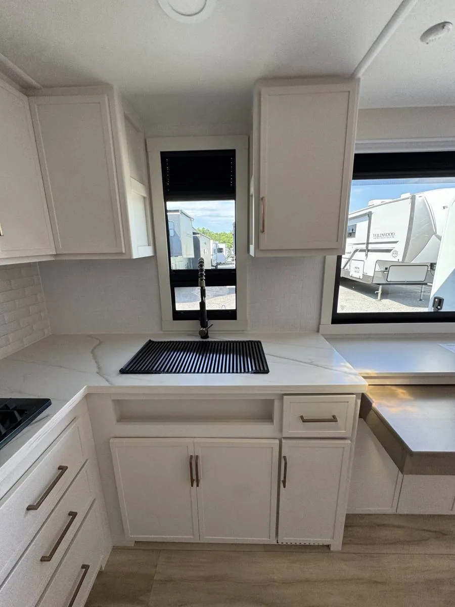 2025 Brinkley MODEL I 265, Photos photo 13