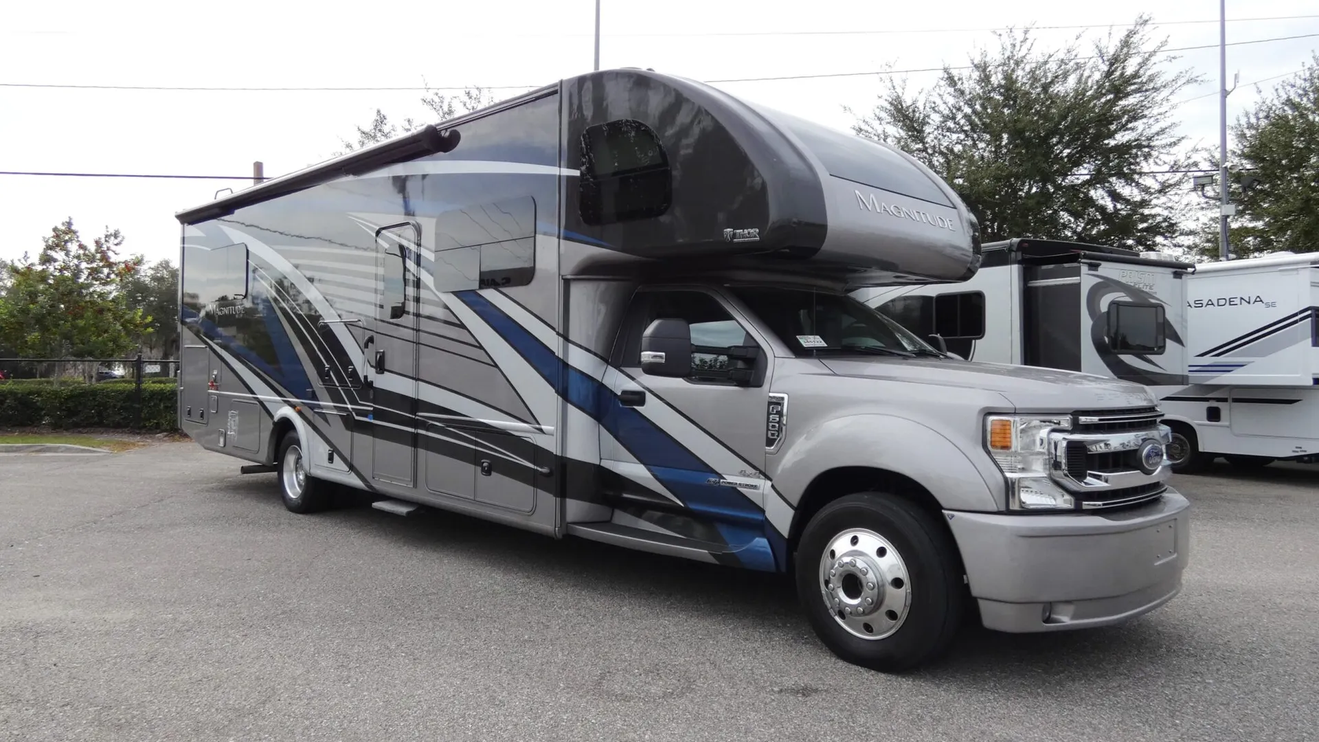 2023 Thor Motor Coach Magnitude LV35 - Photo 2