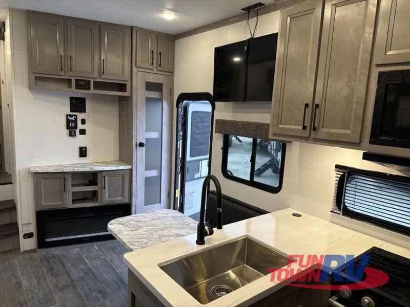 2025 Dutchmen RV Voltage Used    V3800 - Photo 3
