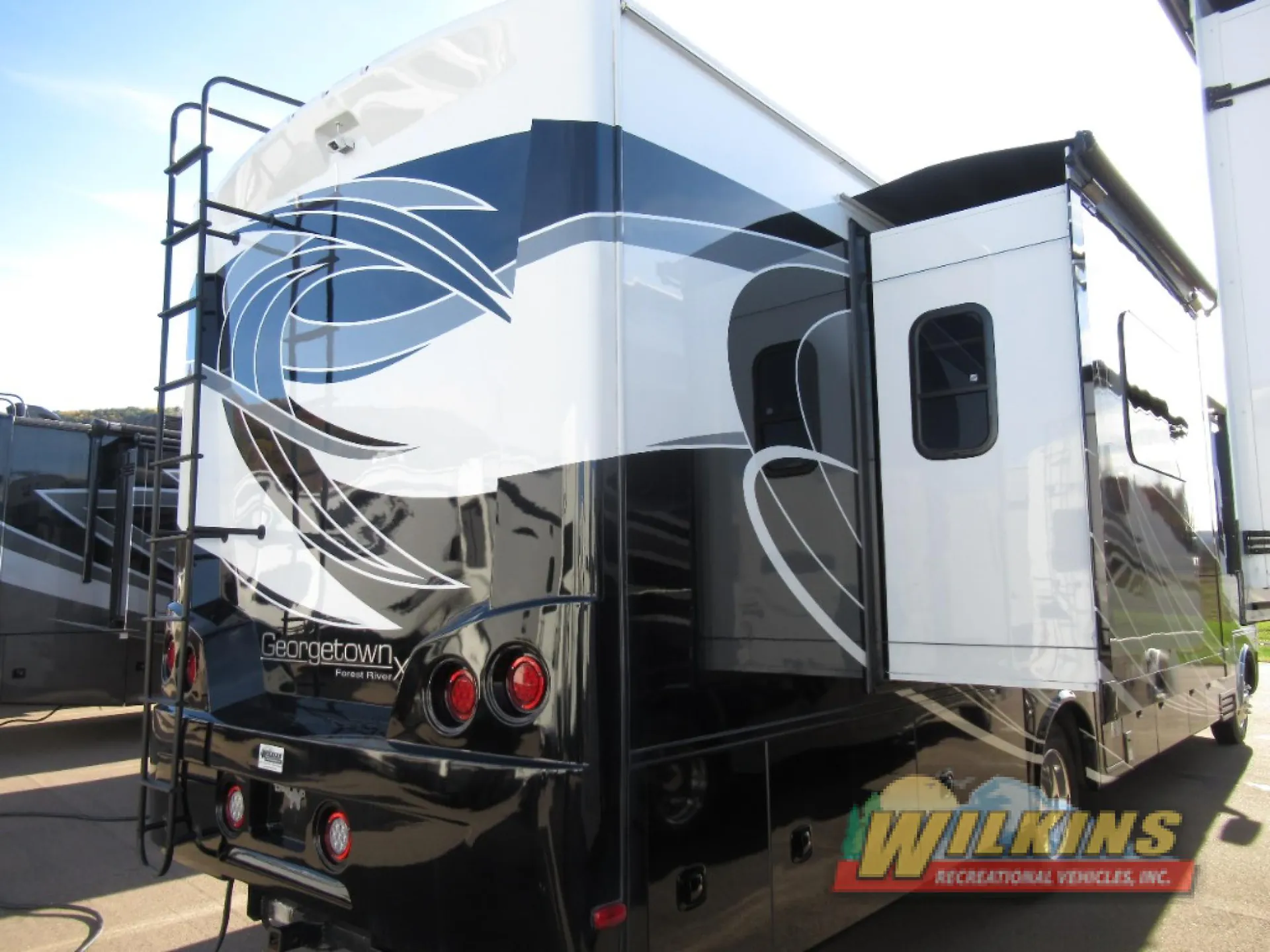 2018 Forest River Georgetown XL 369DS — Photo 6