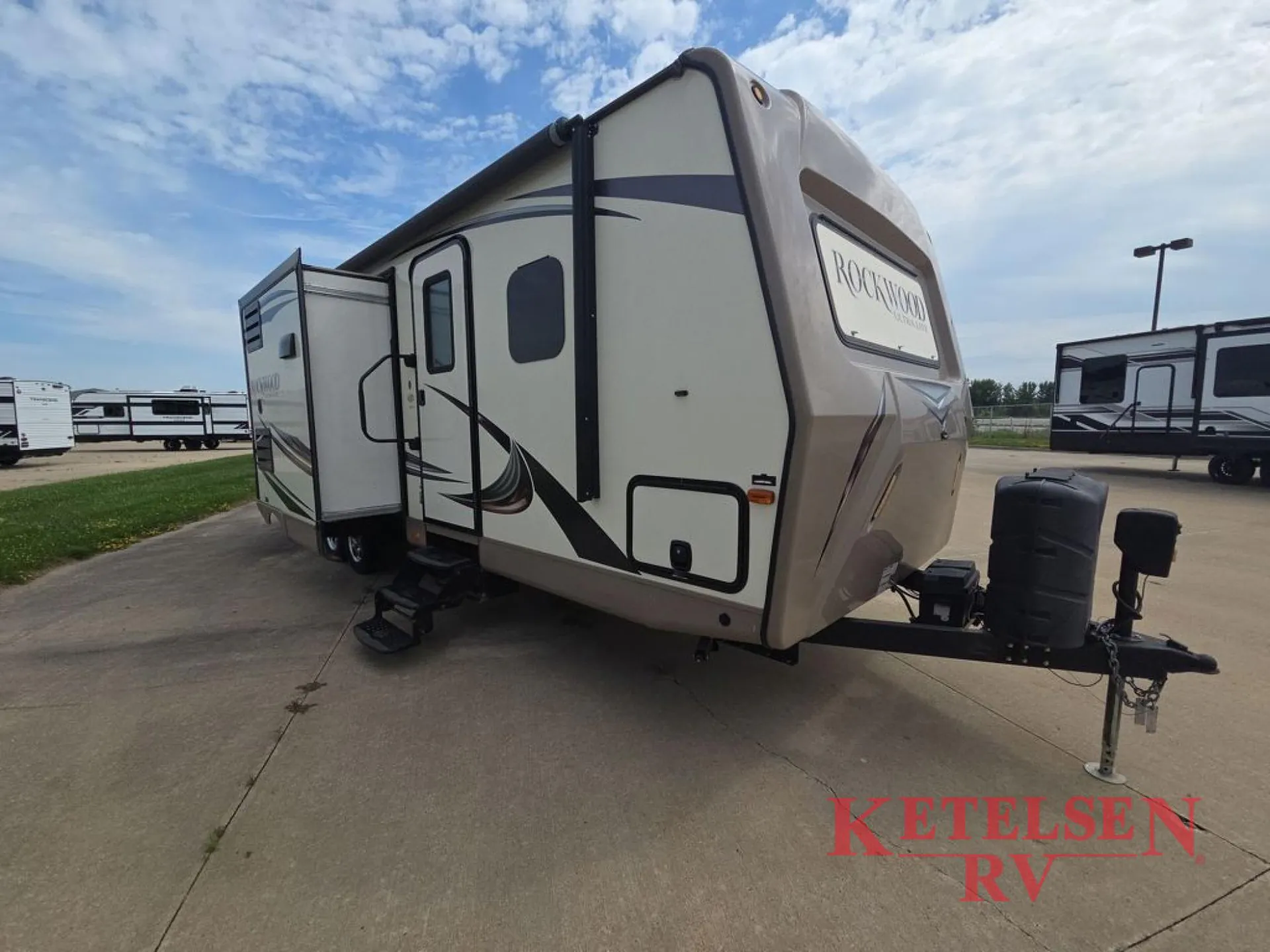 2015 Forest River Rockwood Ultra Lite 2607A - Photo 2