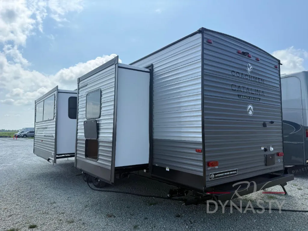 2027 Coachmen Catalina Legacy Edition 333DBDSCK, Photos photo 4