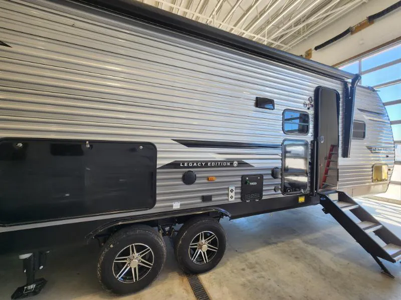 2026 Coachmen Catalina Legacy Edition 273DBHCK, Photos photo 31