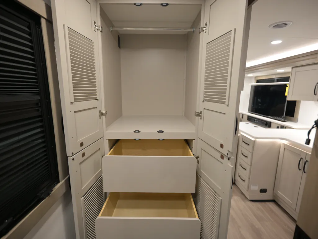 2027 Entegra Coach Vision XL 36C, Photos photo 29