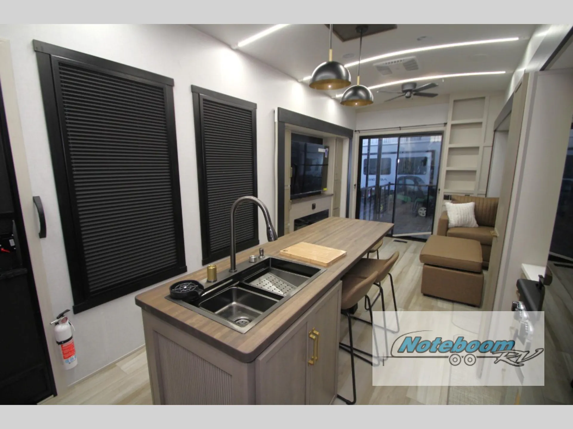 2025 Forest River Wildwood Heritage Glen 38VERANDA - Photo 4